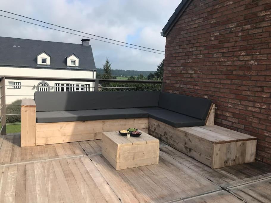Huis Met Zonneterras, Tuin En Panoramisch Uitzicht Wellin Екстериор снимка